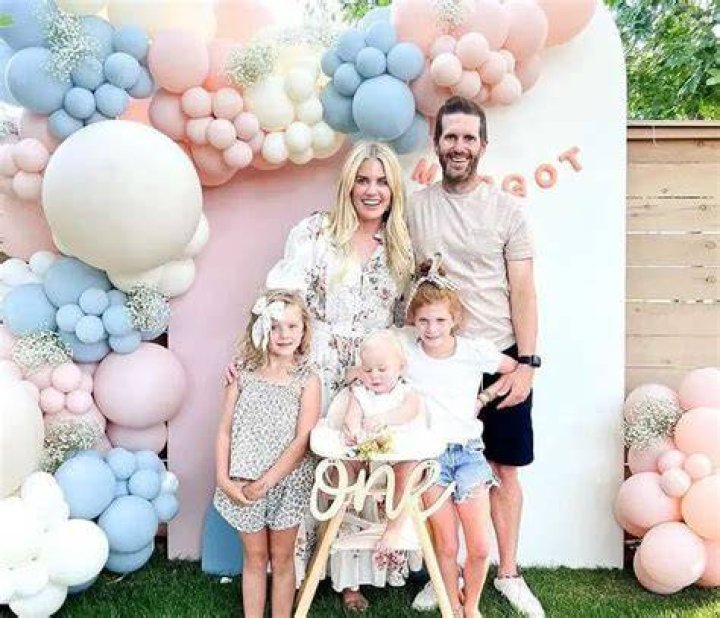 Age, mother, husband, kids, net worth