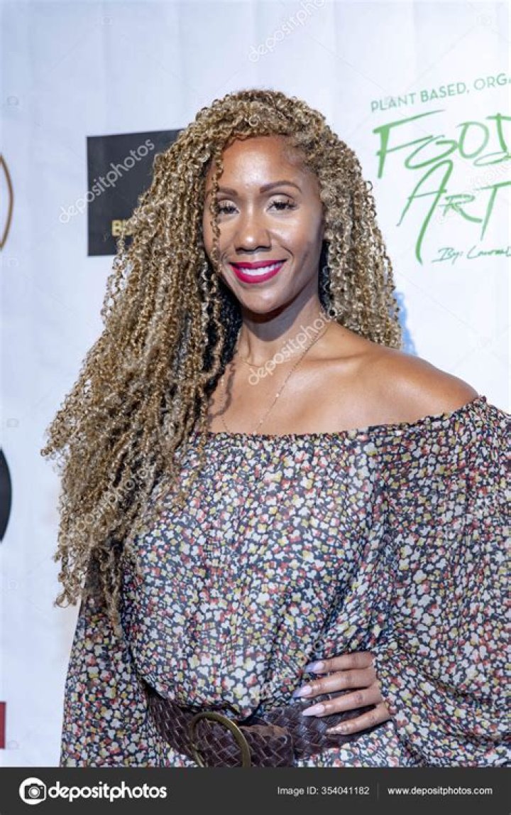 Aisha Morris - Bio, Age, Net Worth, Height, Single, Nationality, Body Measurement, Career