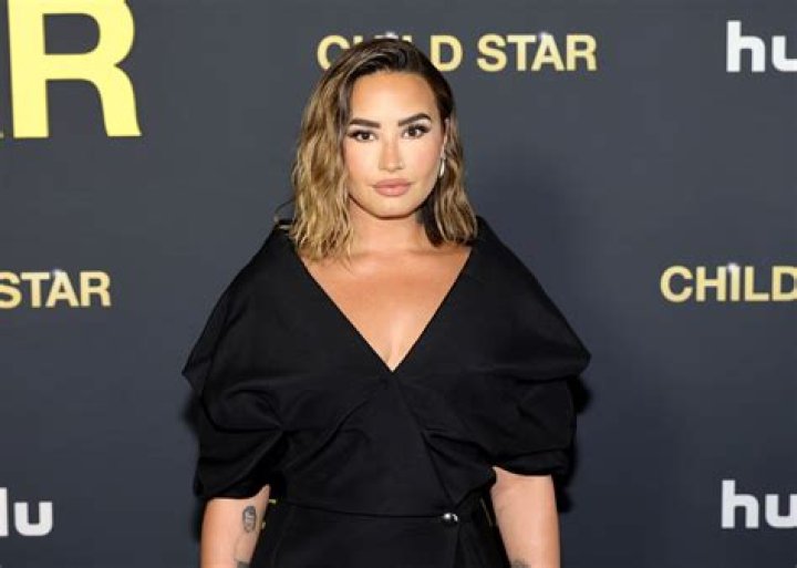 Demi Lovato considers it gross that she dated older men in the past!