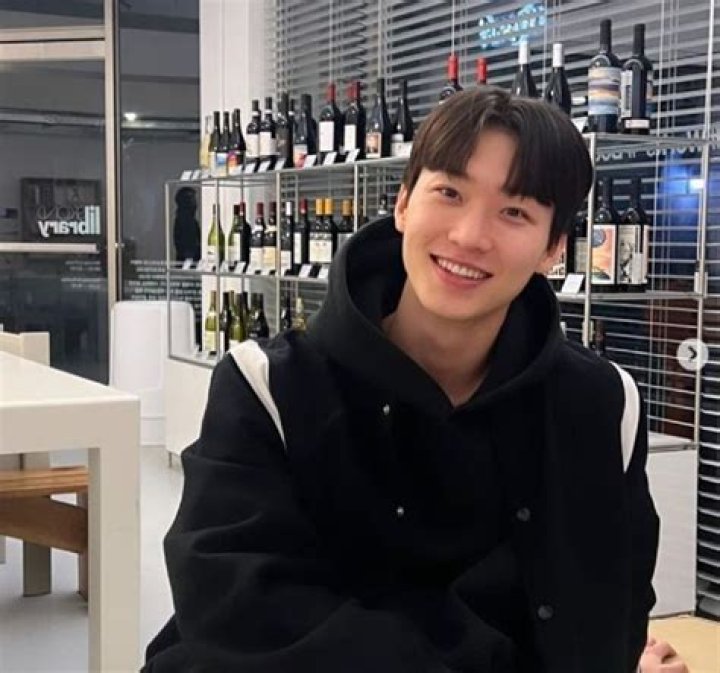 Is Sang Heon Lee Gay or Does He Have A Girlfriend? |