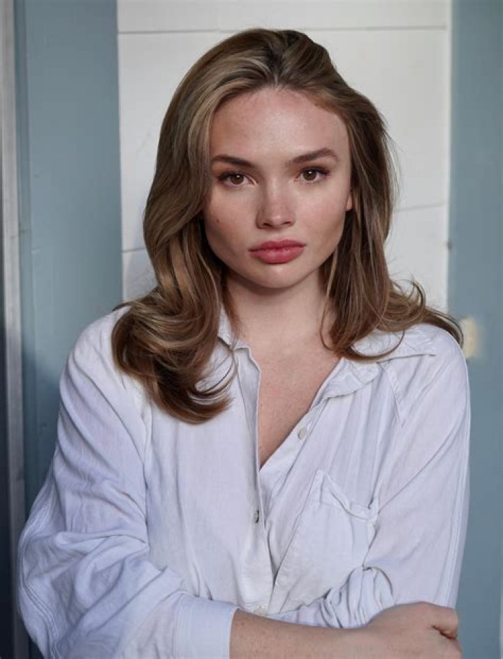 Natalie Alyn Lind biography, age, height, measurements and family ·