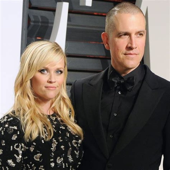 Reese Witherspoon, renowned American actress finally settled with her husband Jim Toth after several unsuccessful romantic relationships..!!