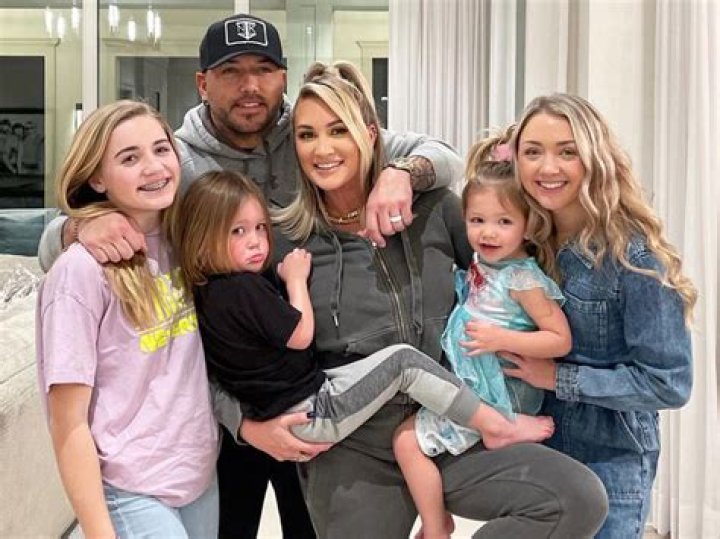Uncovering Jason Aldean's Family Ties