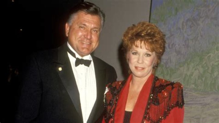 What Is Vicki Lawrence And Husband Al Schultz Age Gap? Details About Their Daughter And Family |